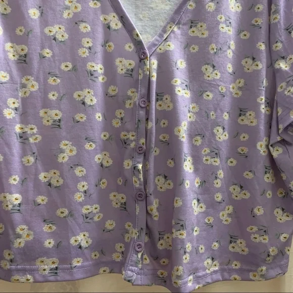 Lavender with White Ditsy Floral Design Button-Up Crop Top NWOT - Picture 5 of 13